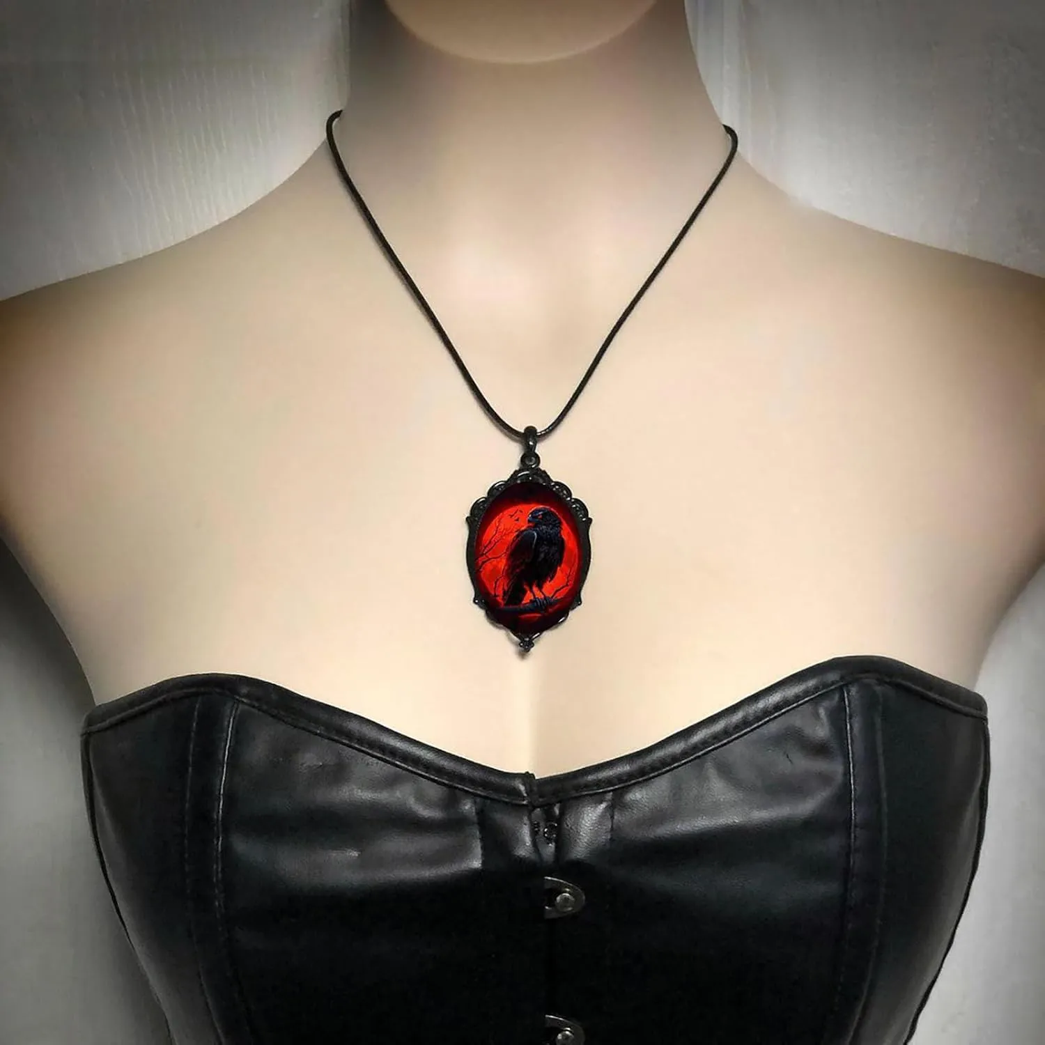 FUTIMELY Gothic Cross Crow Necklace Vintage Dark Raven Embossed Pendant Necklace Punk Black Crow Glass Choker Halloween Gothic Dark Style Jewelry for Men and Women
